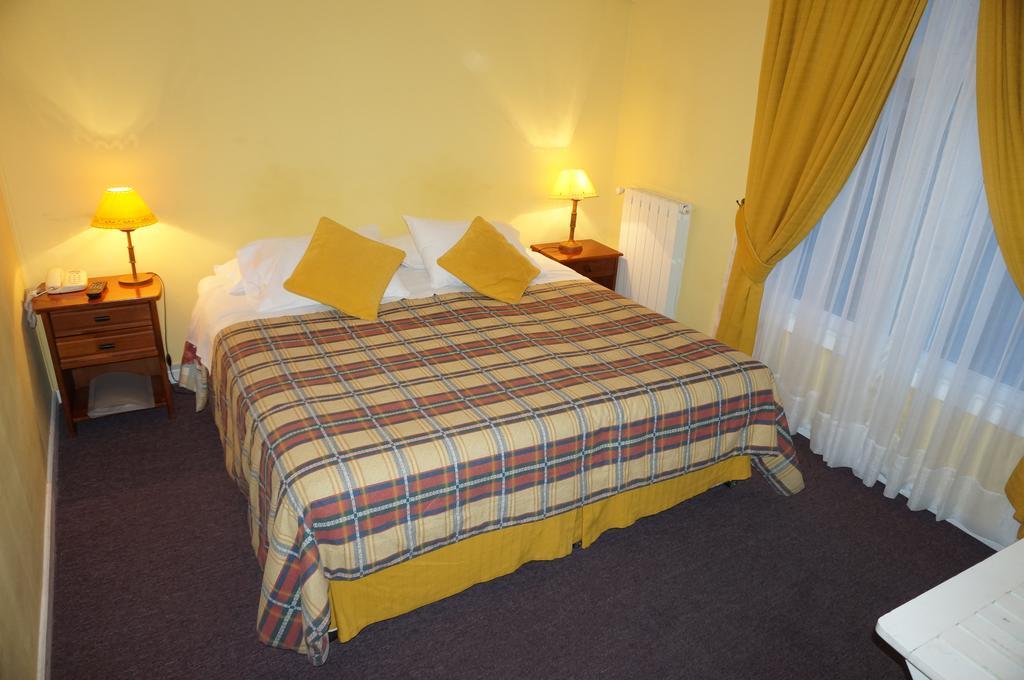 Hostal Ovejero Punta Arenas Exterior photo